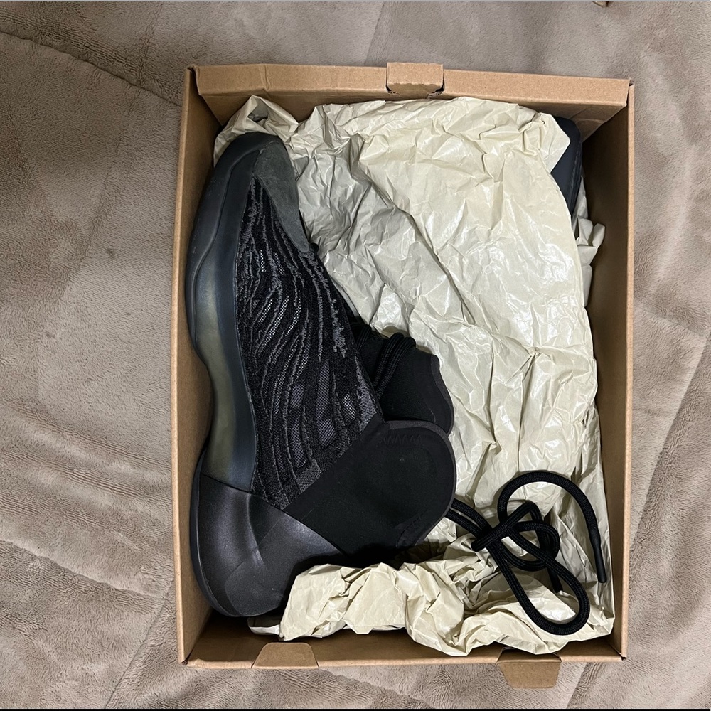 Yeezy Qntm